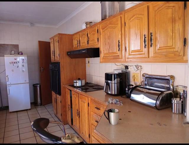 3 BEDROOM HOUSE FOR SALE IN VANDERBIJLPARK CE 5